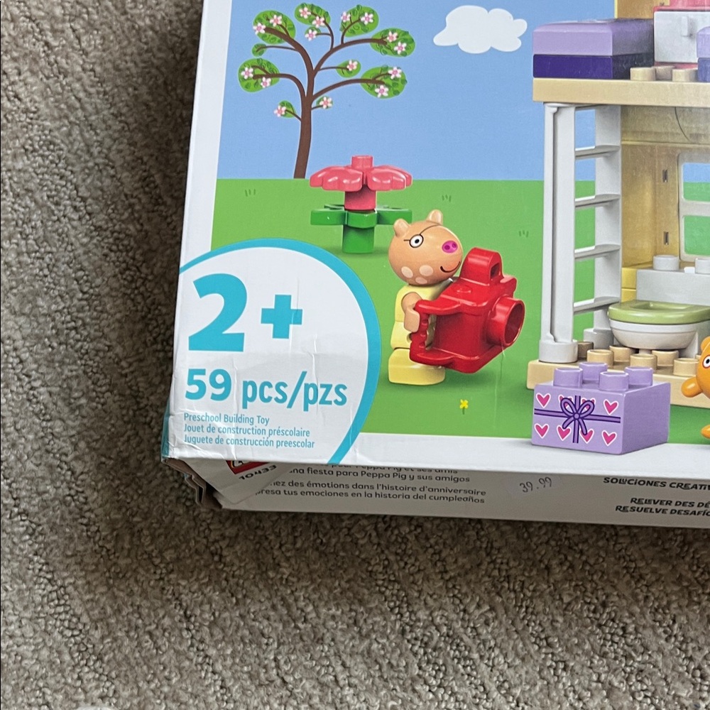 Lego Peppa Pig Birthday House - Yellow & Red Playset - Box damaged in transport - Picture 8 of 10
